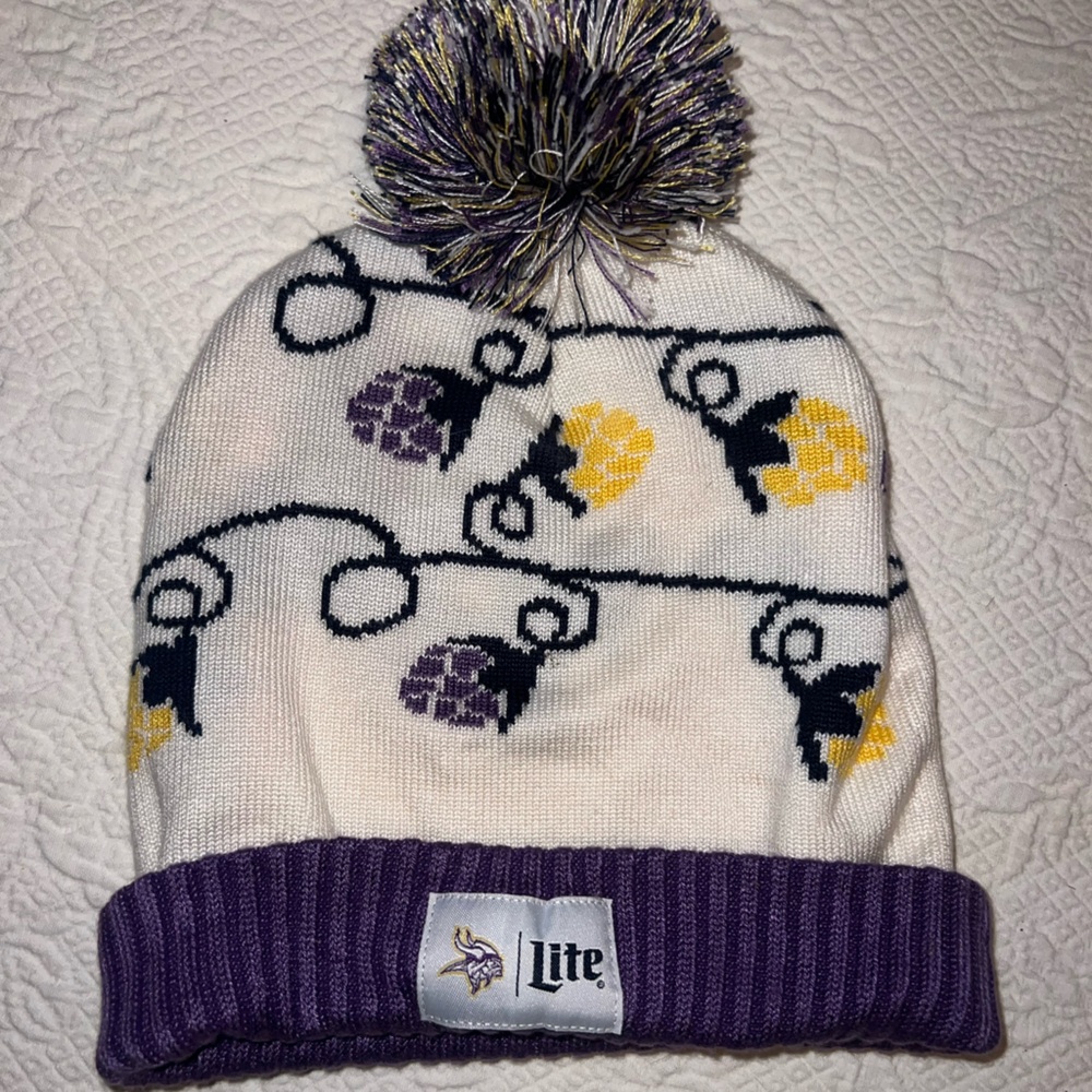 Minnesota Vikings Purple and White Pom-Pom Beanie